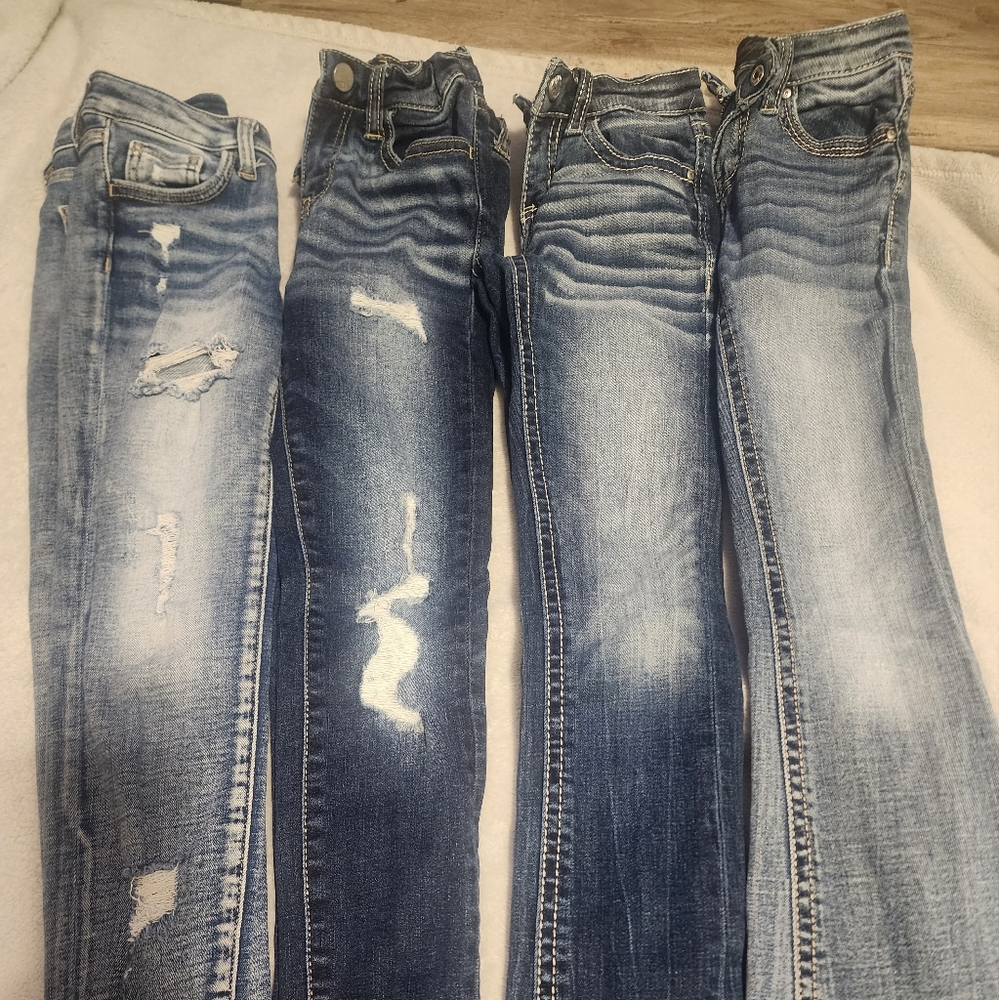 Lot of 4 jeans BKE and Daytrip Buckle